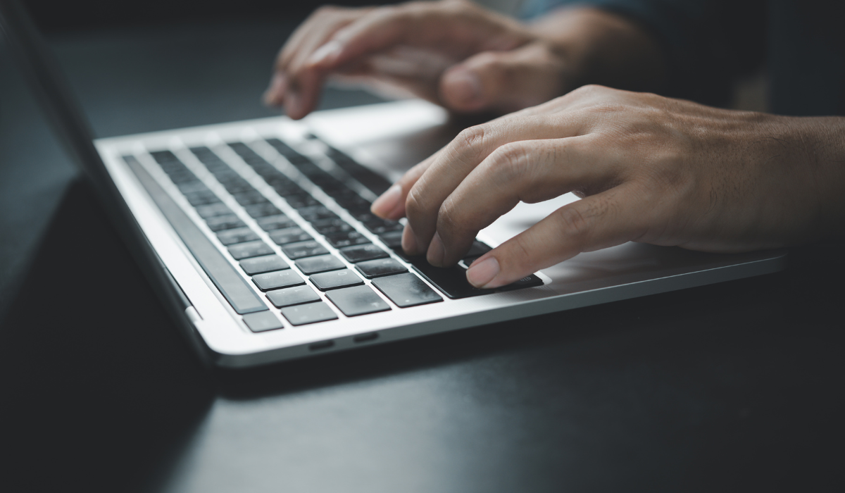 Dados apontam AI Overviews em resultados de pesquisa por setores